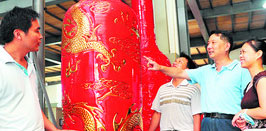 World's Largest Chinese Red Porcelain Made in Changsha 