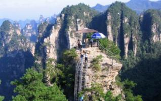 Strategies for Accommodation on the Top of Zhangjiajie Mountains 