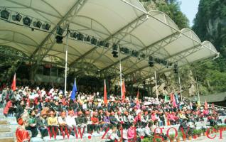 The first "Tour guides' festival" in zhangjiajie was established 