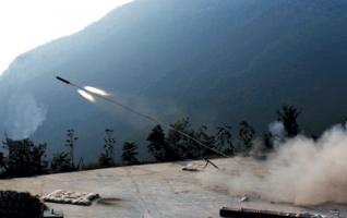 Super bridge built using rockets in Zhangjiajie 