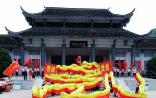 Zhangjiajie villagers make long dragon to celebrate the party's 90 birthday 