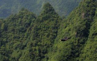 "Flying Man" Accomplishes the First Pilot Flying on Tianmenshan 