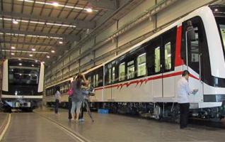 China's First Light Rail Train Exported to Europe 