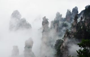 Zhangjiajie’s sea of clouds adds romance to “Chinese Valentine’s day” 