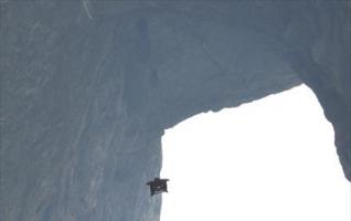 Jeb Corliss Succeeds in Flying through Tianman Hole 