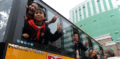 Children Experience New School Bus in SW China's Chongqing 