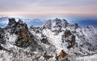 Zhangjiajie's first snow in this winter 