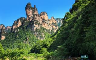 Sightseeing tram rail is being upgraded in Zhangjiajie shilihualang 