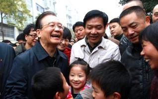 Wen Jiabao Celebrates New Year with Hunan Citizens 