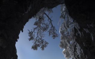 Zhangjiajie Tianmenshan Ghost－valley plank road in the snow 