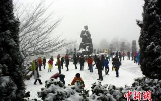 Zhangjiajie Tourism usher in a big Spring Snow 