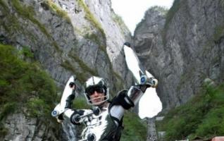 Super Pulley-man Will Challenge Tianmen Twisting Mountain Road 