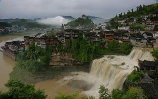 Furong Town scenery photo: Waterfalls and Ancient town 