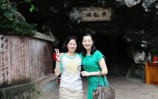 “Sports stars” Liju, Gongruina Visited Yellow Dragon Cave 