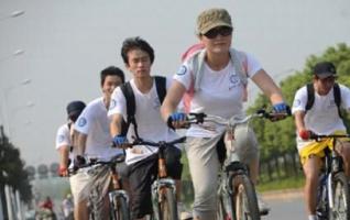 Low Carbon Travelling-lovers Cycle to Zhangjiajie 