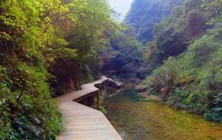 Zhangjiajie Grand Canyon Attracted Many Tourists After Golden Week 