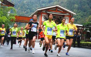 Hunan Fourth masses climbing competitions held in Zhangjiajie Park 