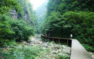 Zhangjiajie Grand Canyon Tourism Remains Hot in Cold Winter 