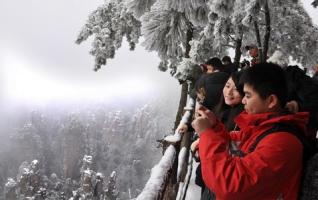 Zhangjiajie Snowscape Attracted Visitors 