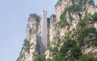 “National Identity” Boosts Zhangjiajie Tourism Industry 