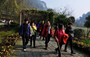 ZJJ Yellow Dragon Cave Accepted 1 Million Tourists in 2012 