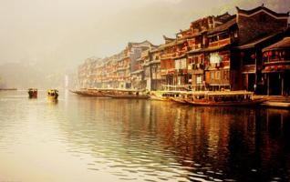 FengHuang Town Won the “Ten Outstanding National Tourist City” 