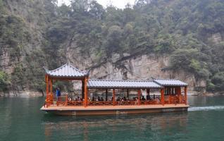 Zhangjiajie Baofeng Lake “Gao Jian” Boat was Favored by Visitors 