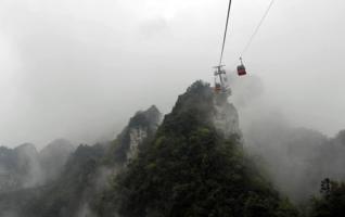 ZJJ Tianmen Mountain Wonder Attracted Countless Visitors 