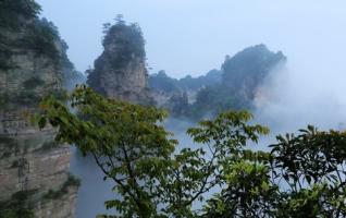 ZJJ Yangjiajie Scenic Area has a Wonder of Cloud Sea and Cloud Waterfall 