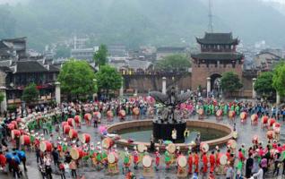 Miao People in Fenghuang Ancient Town Dances to Welcome Tourists 