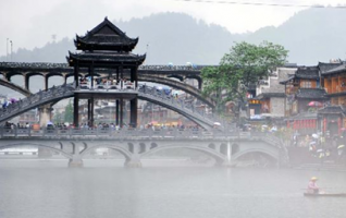 Rainy Scenery in Fenghuang County 