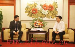 MR Fan-yuntian receiving Members from TranAsia Airways 