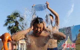 The Water-Sprinkling Festival Held in Changsha Park 