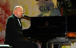 Famous Pianist Malone Will Perform in ZJJ International Country Music 