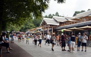 Zhangjiajie Tianzi Mountain Scenic Area Perfects Tourism Facilities 