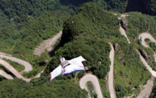 World Wingsuit League Tests New Route for Competition in Tianmenshan 