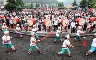 Miao People Celebrate Beginning of Autumn Festival in Hunan 