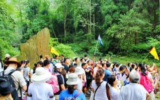 Zhangjiajie National Geological Park Has a Travel Peak 