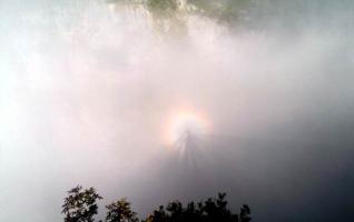 Zhangjiajie Tianmen Mountain Visitors Encounters a Rare “Buddha” 