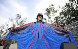 2014 Wingsuit Flying Competitors Hit a Trial Flight in ZJJ Tianmenshan 