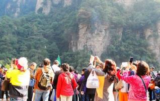 12 Overseas Chinese Media Experienced in Zhangjiajie 