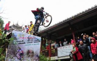 Cross-strait BMX Challenge Held in Zhangjiajie national forest park 