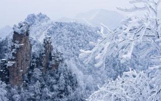 Zhangjiajie Wulingyuan Scenic Area Welcomes the First Winter Snow 