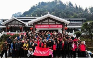 Hundreds of Photography People focused on Yangjiajie’s Peak Wall 