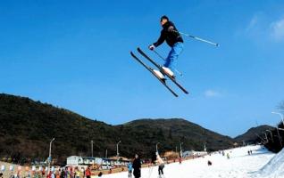 The Second Outdoor Skiing Festival Was Rolled Out in Dawei Mountain 