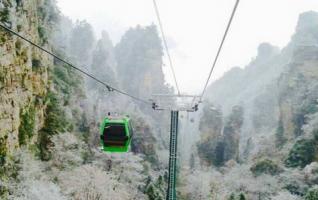 ZJJ Yangjiajie Cableway resumes operation to appreciate the snow 