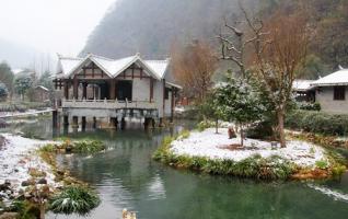 ZJJ Huanglongdong Ecological Square has the Charming Snow 