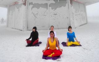 ZJJ Tianmenshan National Forest Park:The Chilling Yoga 