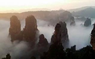 Zhangjiajie Huangshi Village shows Grandeur of Clouds after the Rain 