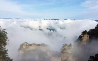 ZJJ Yangjiajie Peak has a Grandeur of Clouds after the Rain 